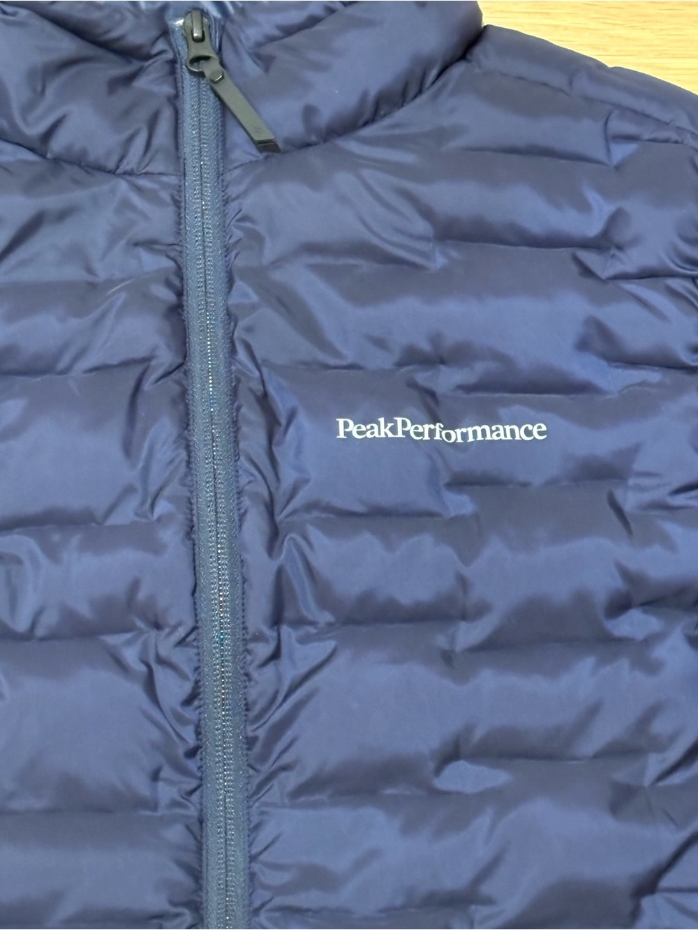 Peak Performance Navy Lightweight Puffer Vest Womens Size M - Picture 3 of 4